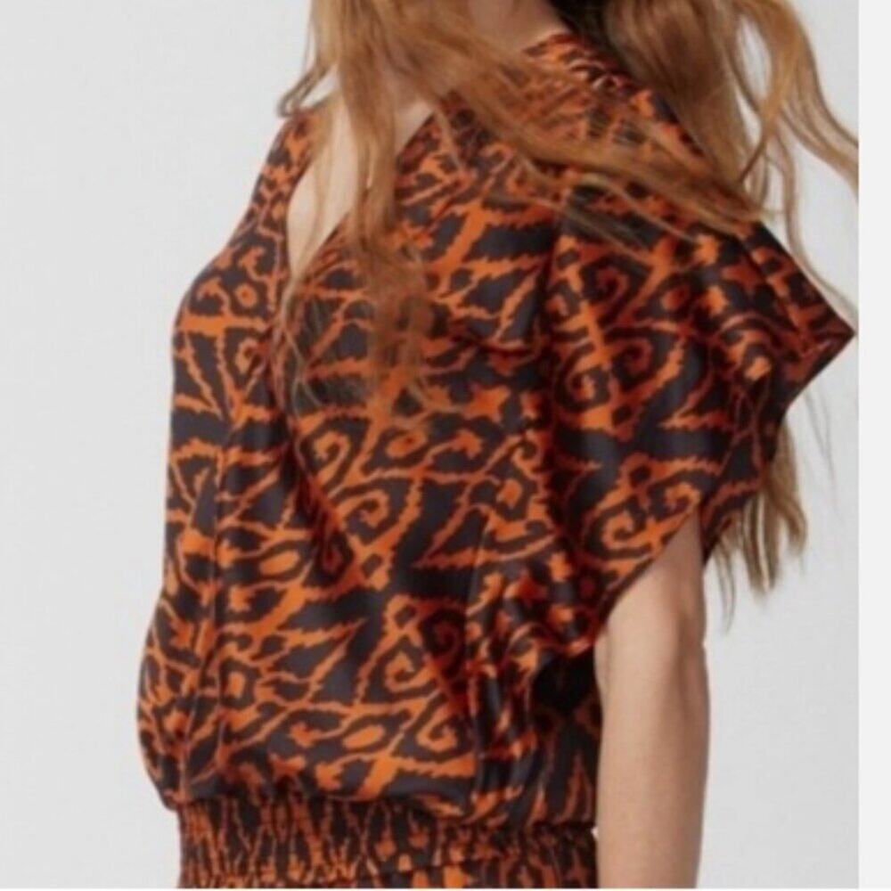 Chico's Satin Ikat Top Color: Neutral S 0.5 (6-S)